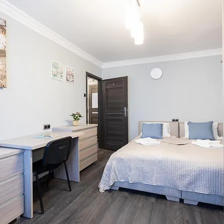 Appartement 3 Bedrooms Comfy Flat Celarowska *