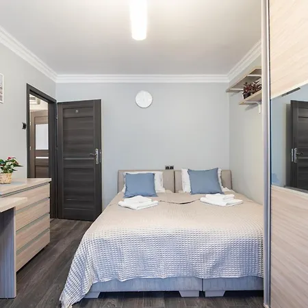 3 Bedrooms Comfy Flat Celarowska